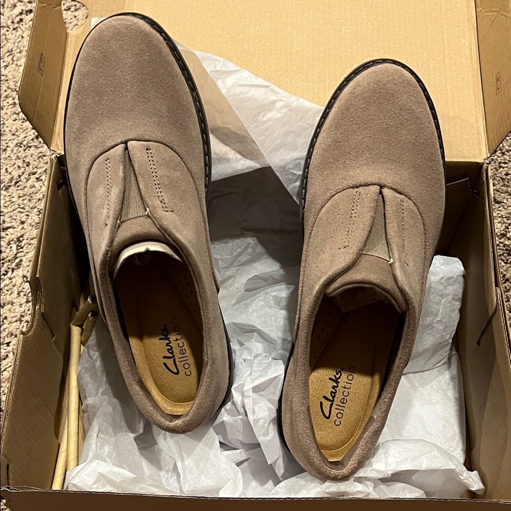 Clarks  women’s airabell sky pebble suede Loafers
